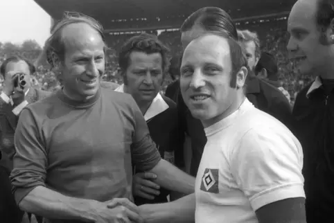 Abschiedspiel für Uwe Seeler im Hamburger Volksparkstadion am 01.05.1972. Treffen zweier Helden des legendären WM-Finales von 19