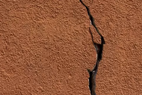 Aus Fehlern gelernt: In Staufen im Breisgau machte sich nach einer folgenschweren Bohrung 2007 ein Riss an einer Hausfassade bre