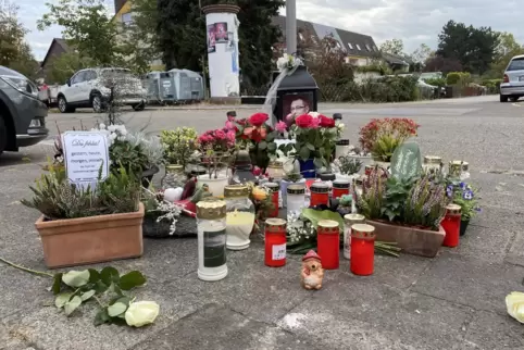 Die von der Angehörigen eingerichtete Gedenkstelle am Tatort.