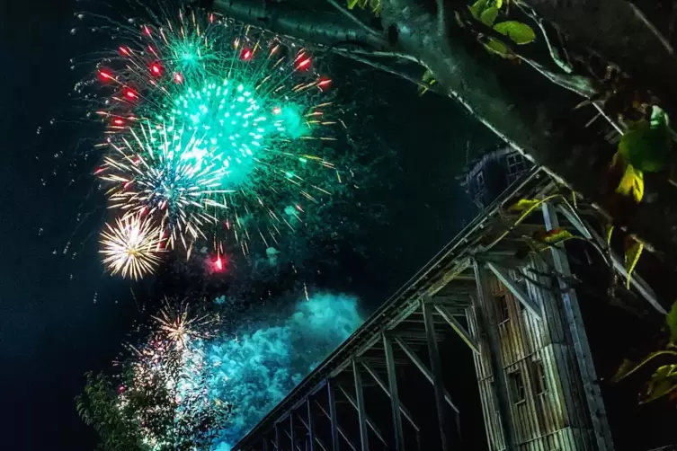 Dieses Feuerwerk wird von Profis gemacht: Eins der beiden Wurstmarkt-Feuerwerke, die zu den beliebtesten und bekanntesten der Pf