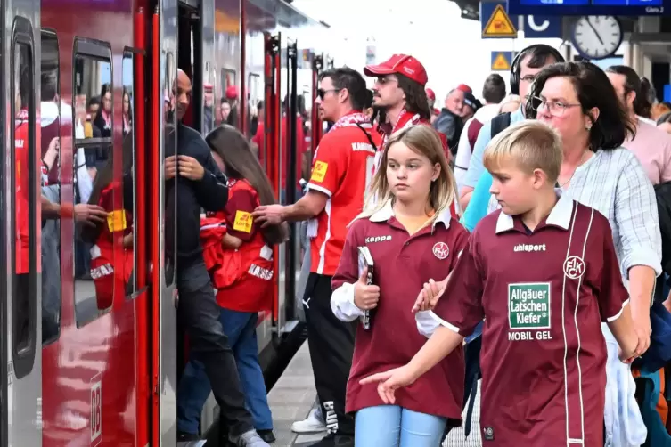 Am Zusatzzug nach Kaiserslautern ist die Situation recht entspannt. 