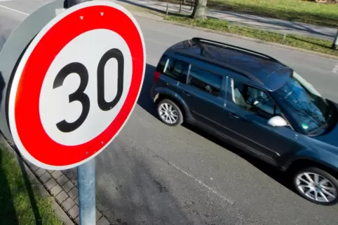 Für ein innerörtliches Tempolimit von 30 km/h auf einer Landesstraße braucht es eine gute Begründung. Die Ortsgemeinde Kleinnied