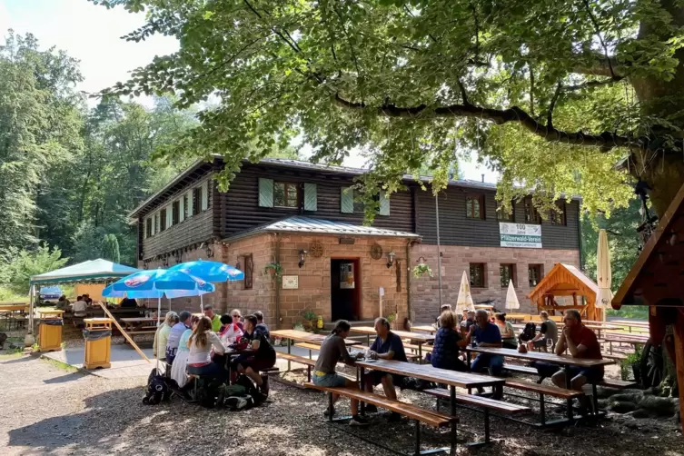 Das Waldhaus Lambertskreuz ist beliebt bei Wanderern.