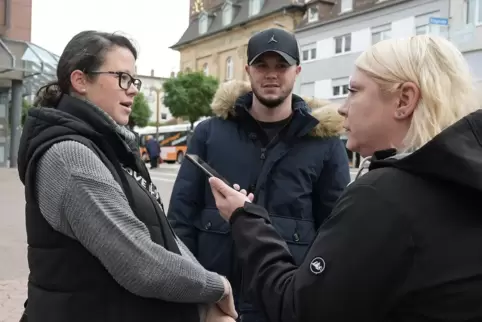 Samantha und Marcel Vigilante im Gespräch mit Tanja Daub (von links). 