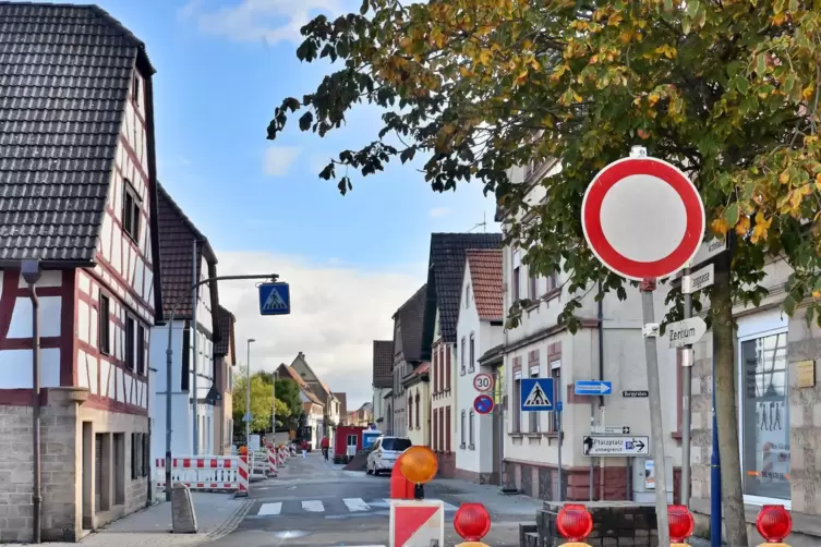 Symbolbild: Aufgrund von Bauarbeiten kommt es zu Straßensperrungen.