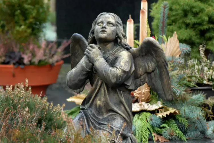 Friedhof Speyer: viele besondere Gräber.