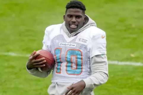 Dolphins-Superstar Tyreek Hill versucht auch nach Tagen noch, seinen „Schlafrhythmus anzupassen“. 