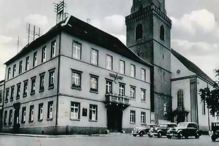 1923 wehte die grün-weiß-rote Flagge der Separatisten am Edenkobener Rathaus. Nur wenige Jahre danach übernahmen die Nazis das R