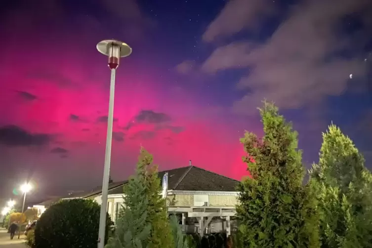 Polarlichter am Sonntagabend über Kirchheimbolanden. 