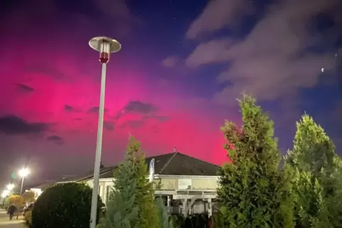 Polarlichter am Sonntagabend über Kirchheimbolanden. 