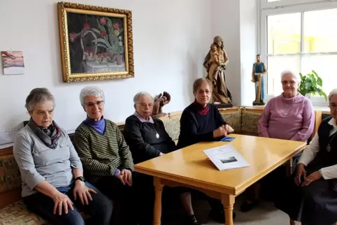 Sie halten die Stellung: die Hildegardisschwestern vom Katholischen Apostolat in Pirmasens. Unser Bild zeigt (von links). Schwes