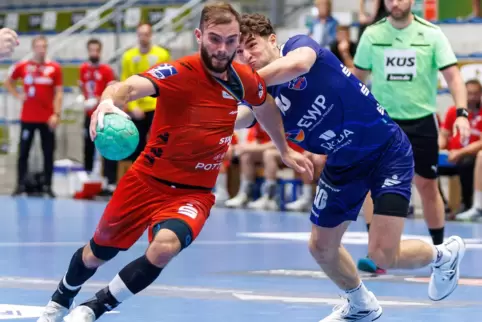 Dramatisch: Björn Zintel (links, hier gegen Elias Kofler) schied mit Hamm in Runde zwei des DHB-Pokals gegen den 1. VfL Potsdam 