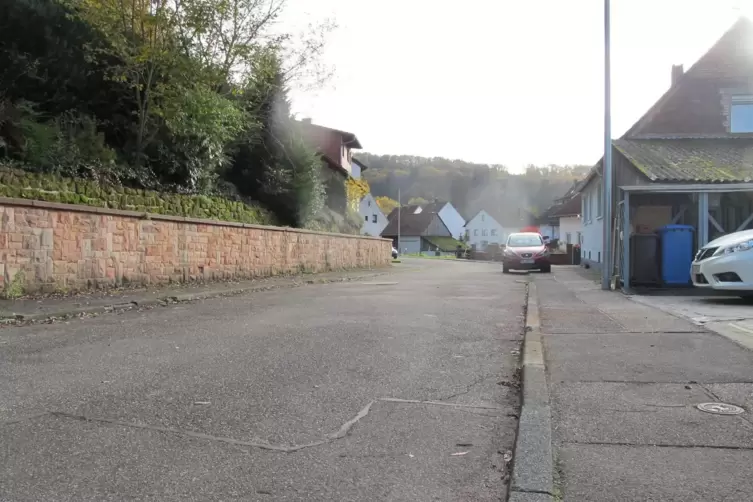 Als nächste Ortsstraße wird die Vinninger Straße ab der Einmündung Landesstraße 478 bis zur Höhe des Anwesens 14 a voll ausgebau