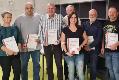 Die Geehrten (von links): Rosemarie Carius, Horst Demmere, Hans Reiner Schanne, Sarah Isabel Henze, Jürgen Degen, Harry Kraft un