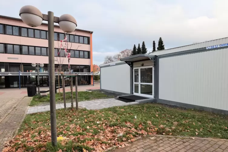 Platzreserve: Container am Leininger-Gymnasium in Grünstadt. 