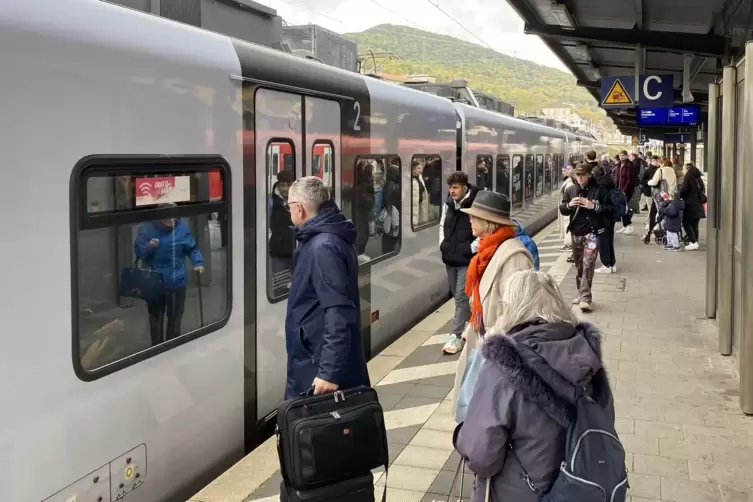 Beim ersten GDL-Warnstreik im November fuhren die meisten Züge der Linie RE1 von Saarbrücken über Neustadt (Foto) nach Mannheim.