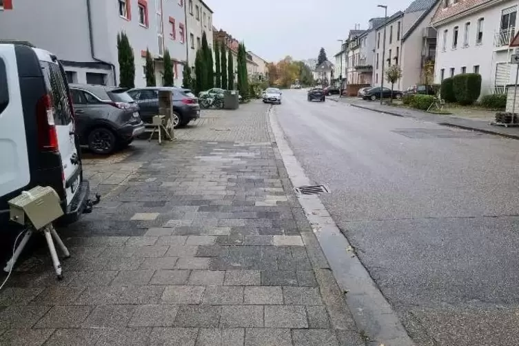 Eine sogenannte Lichtschrankenmessung in der Hambacher Straße.