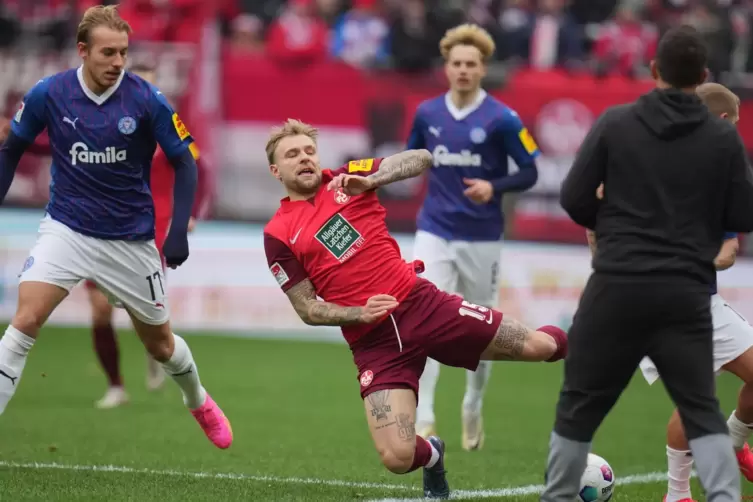  Tymoteusz Puchacz und der 1. FC Kaiserslautern kassierten gegen Kiel eine bittere Heimniederlage. 