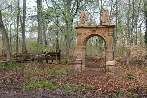 Der Nachbau des Portals vom einstigen Schloss Friedrichsbühl soll zu diesem einen Zugang schaffen.