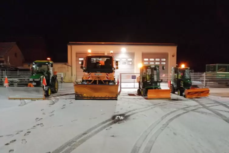 Winterdienst: Über einen Unimog und drei Traktoren verfügt der Bauhof in Römerberg. 