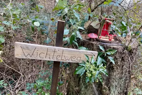 Der Wichtelweg beginnt gleich oberhalb des ehemaligen Thielwooggeländes, wo der Waldkindergarten sein Hauptquartier hat.