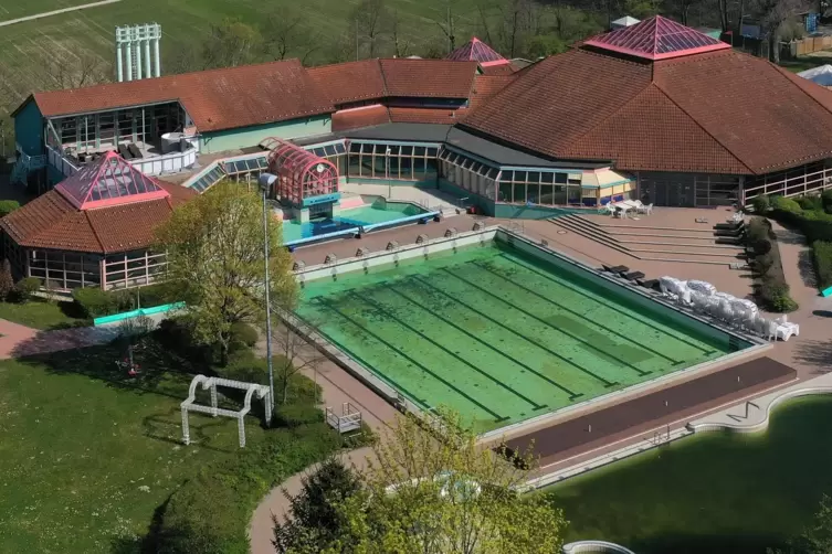 Soll einem Neubau weichen: der Haßlocher Badepark. 