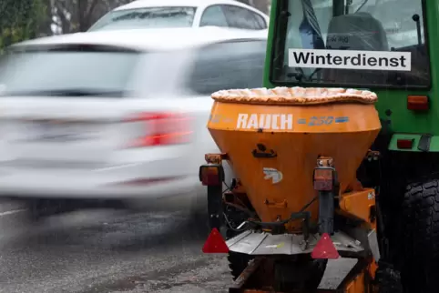 Der Winter ist da. Die Polizei mahnt alle Verkehrsteilnehmer, vorsichtig zu sein.