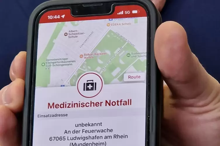 Wenn sich ein Notfall ereignet, werden drei qualifizierte Katretter, die sich in der Nähe befinden, per App gerufen. 