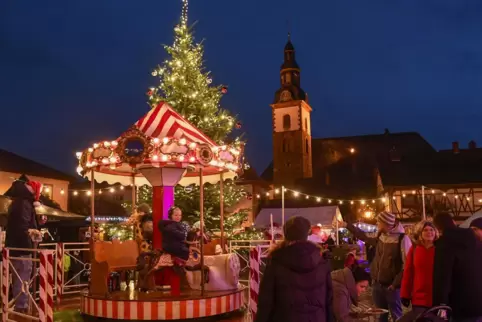 Weihnachtlicher Schlossplatz in Dirmstein.