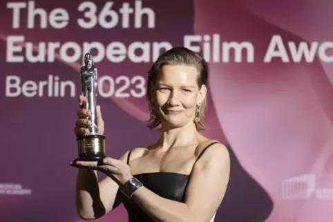 Diesen Preis hat sie schon mal: Sandra Hüller mit ihrer Auszeichnung des US-Filmkritiker-Verbands. 