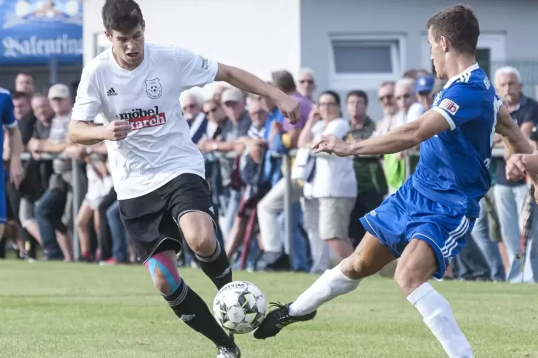 Leitet das Team weiterhin mit Co-Trainer Gunar Pfister: Yannik Brehmer (links).