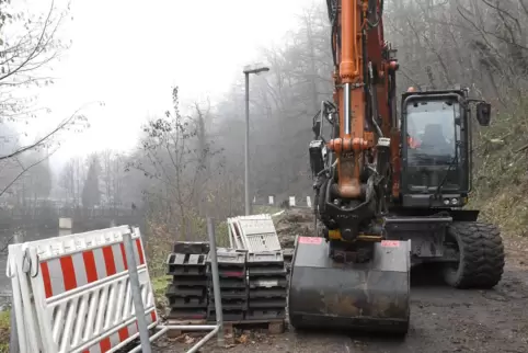 Zumindest auf der K16 bei Wachenheim rollen die Bagger schon. 