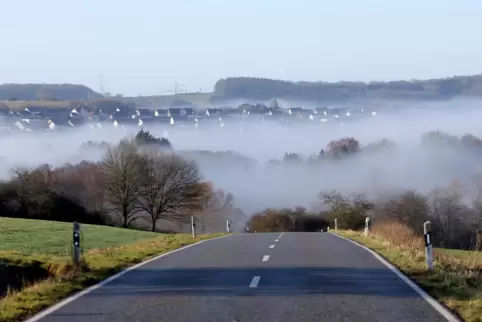 Obwohl am Wochenende ein Hochdruckgebiet über Südwestdeutschland hinwegzieht, wird sich vielerorts Nebel halten. 