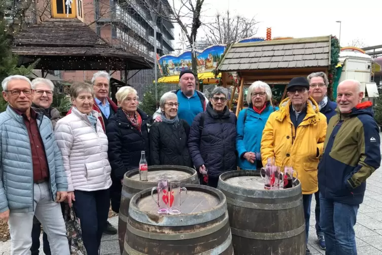 Die Initiative "Wir vom Berliner Platz" hat den Jahresabschluss wieder auf dem Weihnachtsmarkt gefeiert. Sprecher Juergen Hundem