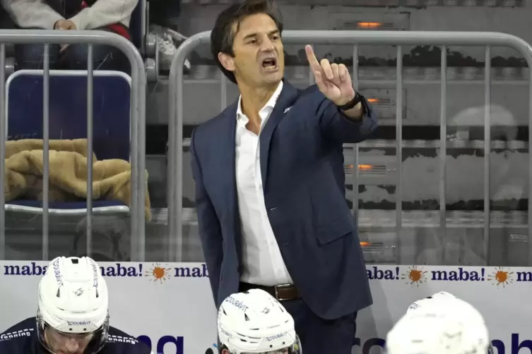 Scheint die Adler wieder auf Kurs bringen zu können: Trainer Dallas Eakins.