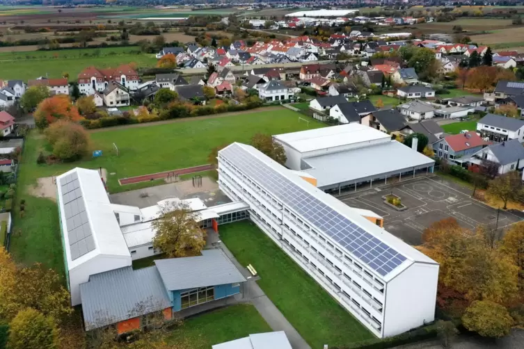 Die fünfgruppige Kita soll neben der Grundschule in Berghausen gebaut werden.