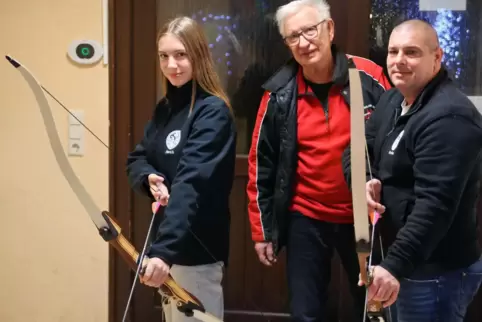 Die Vorzeigeschützen: Sarah Klein, deutsche Meisterin im Bogenschießen, und der deutsche Vizemeister Stefan Fischer (rechts) mit