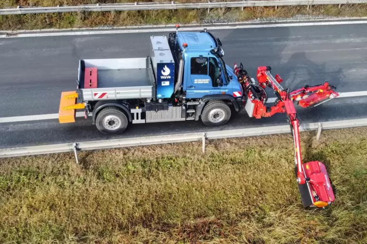 Mähen mit Wasserstoff: Der Unimog-Prototyp auf der Straße.