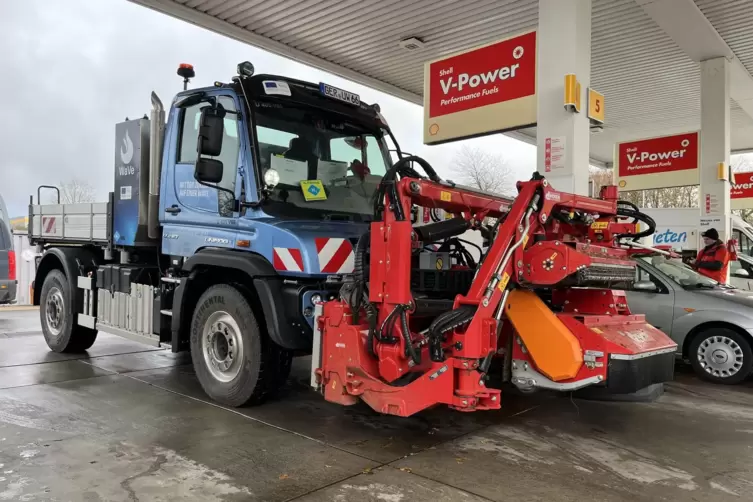 Der Wasserstoff-Protoyp an einer öffentlichen Tankstelle.