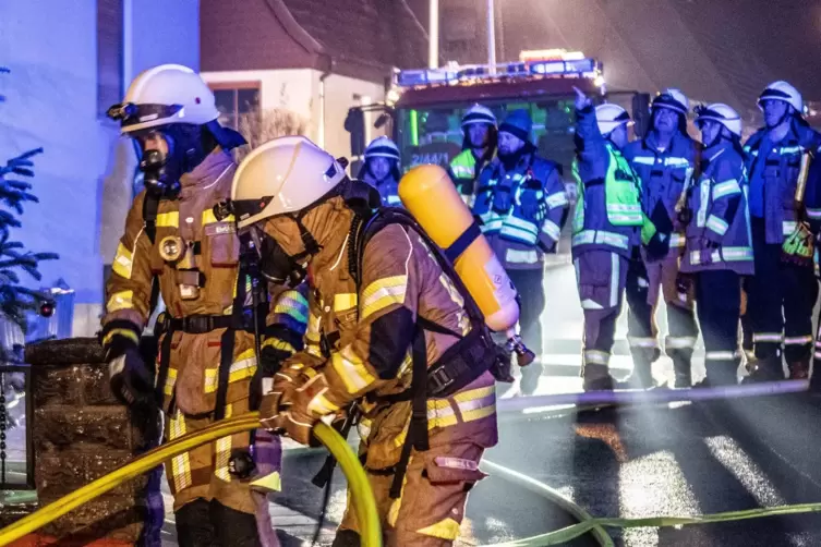 Die Feuerwehr rückte mit einem Großaufgebot an.