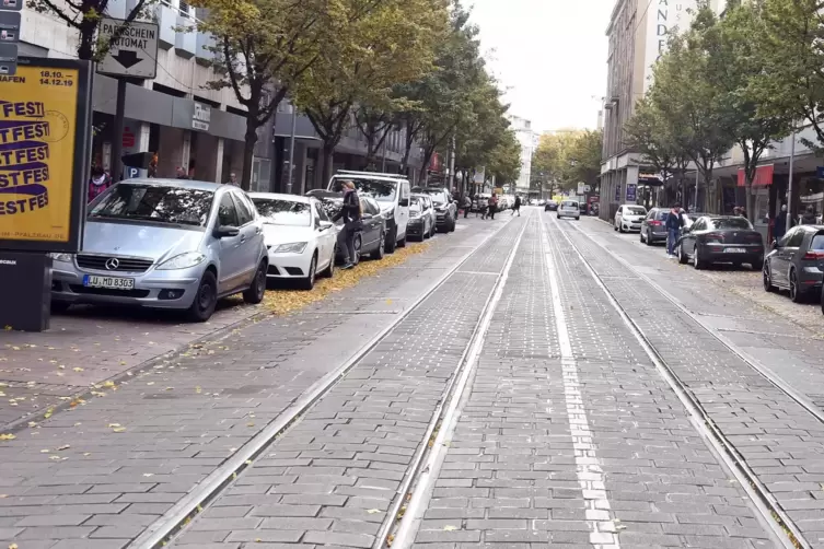 Der Rentner wurde auf den Gleisen in der Ludwigstraße gestoppt. 