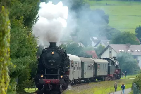 2008 wurde das Jubiläum der Lautertalbahn mit der Güterdampflok 58311 sowie mit der Diesellok der Baureihe V100 (hinten) gefeier