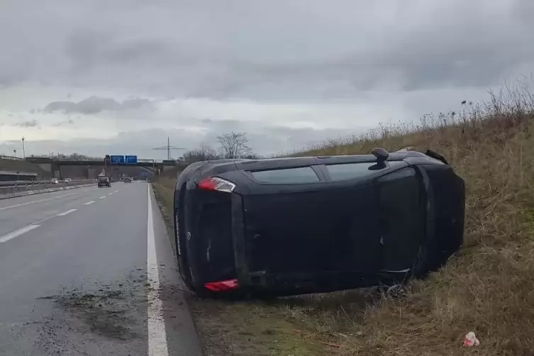 Der Fiat hat laut Polizei einen Totalschaden erlitten. 