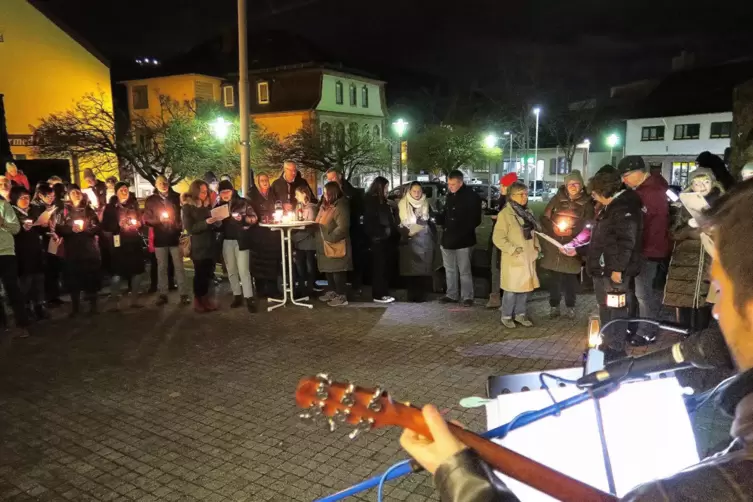 Mit Musik und Gesang im Kerzenschein verabschiedeten sich die Landstuhler von ihrem Jubiläumsjahr „Celebramus“. 