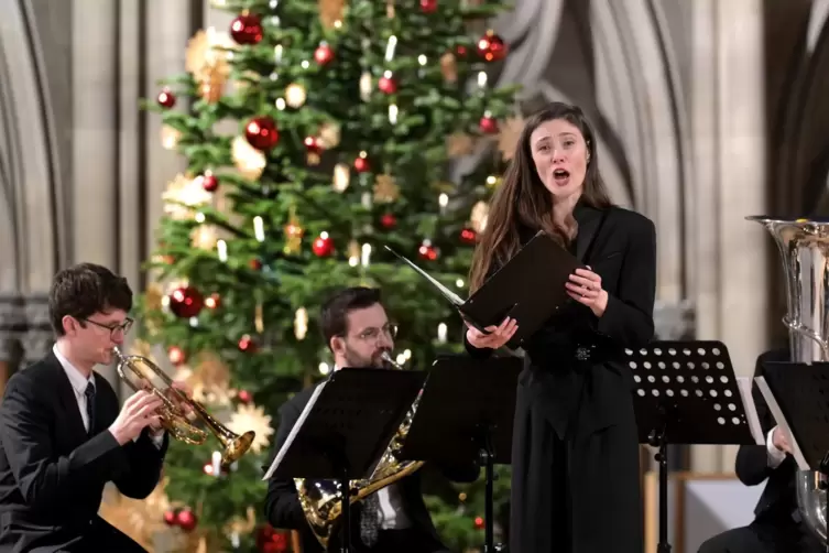 Silvesterkonzert mit LJO-Brass und „Special guest“ Elena Harsányi.