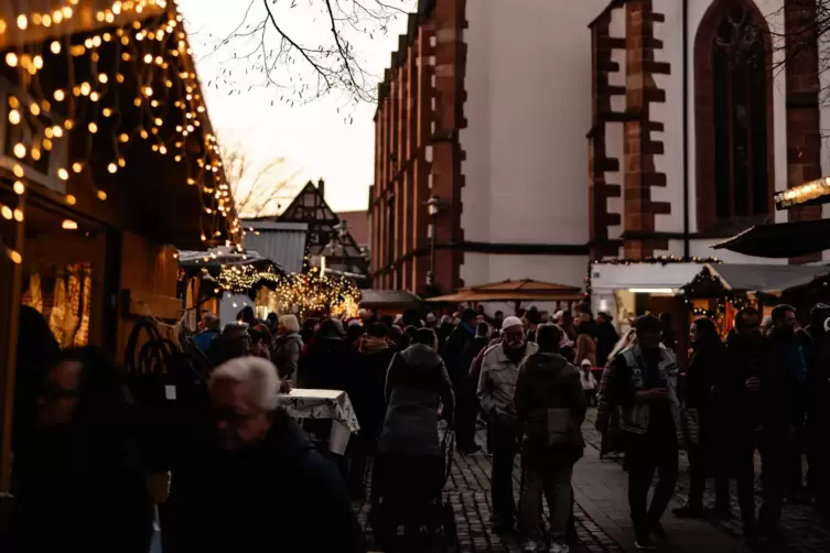 Flanieren im neuen Jahr: Dreikönigsmarkt in Kandel.