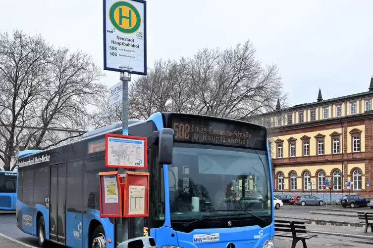 Abfahrt für die Linie 508 ist ab Montag nicht mehr am Bahnhofsvorplatz, sondern in der Landauer Straße.