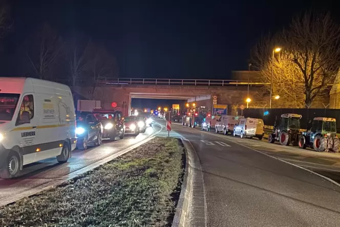 VIele Autofahrer steckten im Verkehrschaos fest.