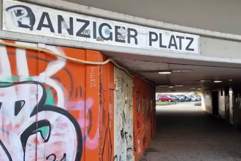 Von Graffiti geziert: Unterführung Danziger Platz.