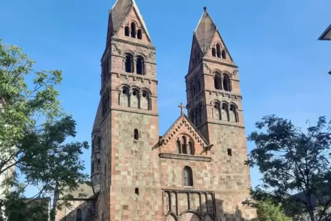 Reine Romanik: die Pfarrkirche Sainte-Foy (St. Fides).